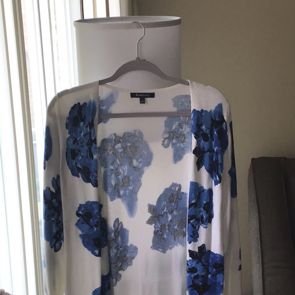 Long beautiful lightweight sweater by Relativity Size Large